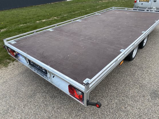 Atlas 500-3500 maskintrailer med surringsbeslag i bund